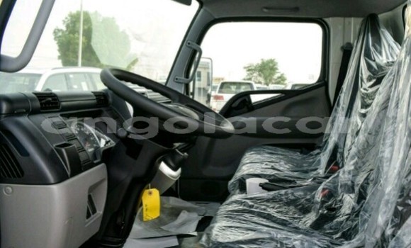 Acheter Neuf Voiture Mitsubishi Carisma Blanc à Luanda, Province de Luanda Acheter Neuf Voiture Mitsubishi Carisma Blanc à Luanda, Province de Luanda