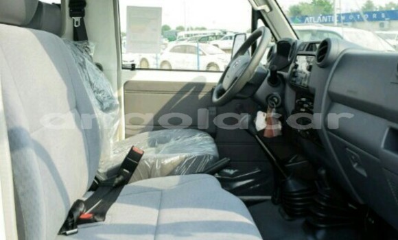 Acheter Neuf Voiture Toyota Land Cruiser Blanc à Luanda, Province de Luanda Acheter Neuf Voiture Toyota Land Cruiser Blanc à Luanda, Province de Luanda