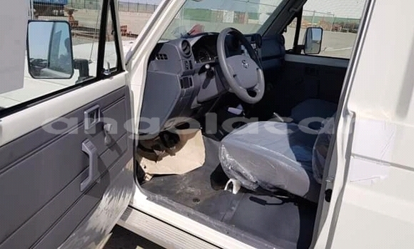 Acheter Neuf Voiture Toyota Land Cruiser Blanc à Luanda, Province de Luanda Acheter Neuf Voiture Toyota Land Cruiser Blanc à Luanda, Province de Luanda