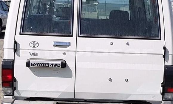 Acheter Neuf Voiture Toyota Land Cruiser Blanc à Luanda, Province de Luanda Acheter Neuf Voiture Toyota Land Cruiser Blanc à Luanda, Province de Luanda