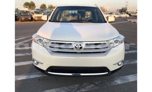 Comprar Importar Toyota Highlander Branco Carro em Import - Dubai em Bengo Province Comprar Importar Toyota Highlander Branco Carro em Import - Dubai em Bengo Province