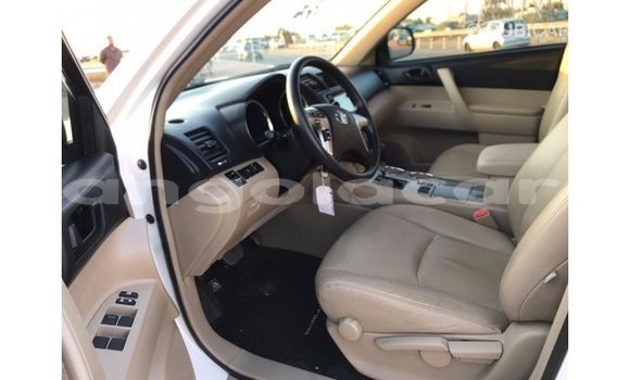 Comprar Importar Toyota Highlander Branco Carro em Import - Dubai em Bengo Province Comprar Importar Toyota Highlander Branco Carro em Import - Dubai em Bengo Province