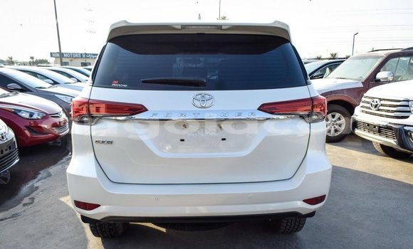 Comprar Importar Toyota Fortuner Branco Carro em Import - Dubai em Bengo Province Comprar Importar Toyota Fortuner Branco Carro em Import - Dubai em Bengo Province