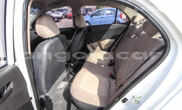Comprar Importar Hyundai i10 Branco Carro em Import - Dubai em Bengo Province Comprar Importar Hyundai i10 Branco Carro em Import - Dubai em Bengo Province