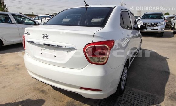 Comprar Importar Hyundai i10 Branco Carro em Import - Dubai em Bengo Province Comprar Importar Hyundai i10 Branco Carro em Import - Dubai em Bengo Province