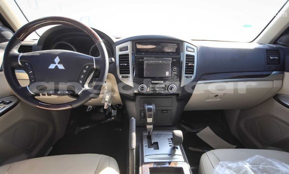 Buy Import Mitsubishi Pajero White Car in Import - Dubai in Bengo Province Buy Import Mitsubishi Pajero White Car in Import - Dubai in Bengo Province