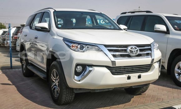 Comprar Importar Toyota Fortuner Branco Carro em Import - Dubai em Bengo Province Comprar Importar Toyota Fortuner Branco Carro em Import - Dubai em Bengo Province