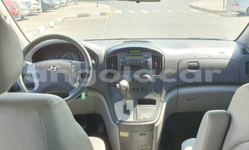 Big with watermark hyundai h1 luanda province luanda 4733