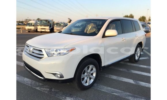 Comprar Importar Toyota Highlander Branco Carro em Import - Dubai em Bengo Province Comprar Importar Toyota Highlander Branco Carro em Import - Dubai em Bengo Province