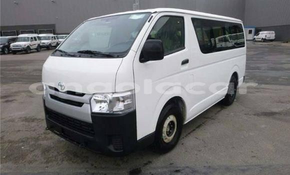 Buy Used Toyota Hiace White Car in Lobito in Benguela Buy Used Toyota Hiace White Car in Lobito in Benguela