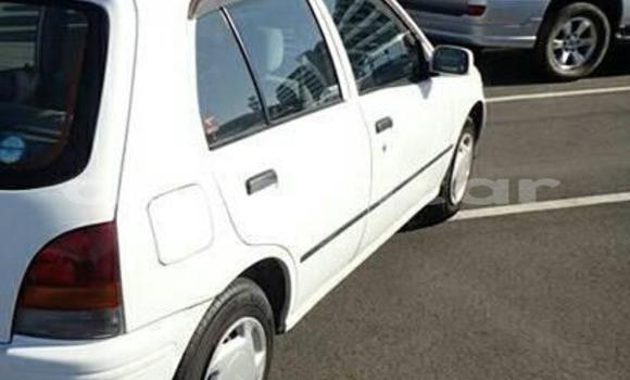 Buy Used Toyota Starlet White Car in Lobito in Benguela Buy Used Toyota Starlet White Car in Lobito in Benguela