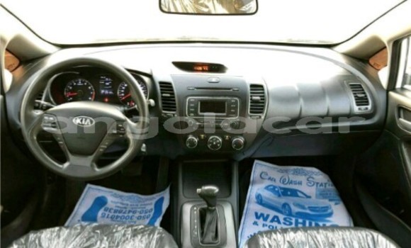 Acheter Neuf Voiture Kia Cerato Blanc à Luanda, Province de Luanda Acheter Neuf Voiture Kia Cerato Blanc à Luanda, Province de Luanda