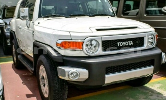 Comprar Novo Toyota FJ Cruiser Branco Carro em Luanda em Luanda Province Comprar Novo Toyota FJ Cruiser Branco Carro em Luanda em Luanda Province