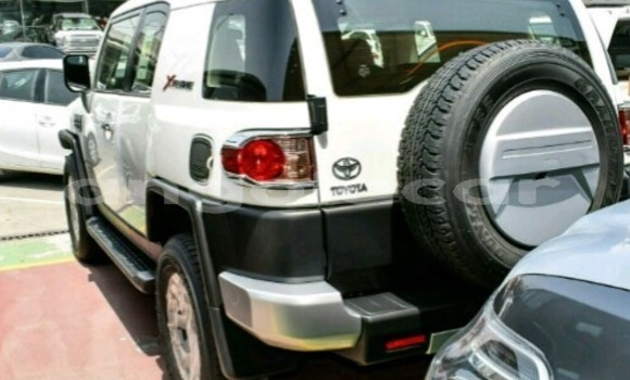 Comprar Novo Toyota FJ Cruiser Branco Carro em Luanda em Luanda Province Comprar Novo Toyota FJ Cruiser Branco Carro em Luanda em Luanda Province