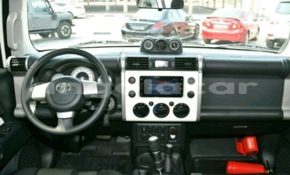 Comprar Novo Toyota FJ Cruiser Branco Carro em Luanda em Luanda Province Comprar Novo Toyota FJ Cruiser Branco Carro em Luanda em Luanda Province