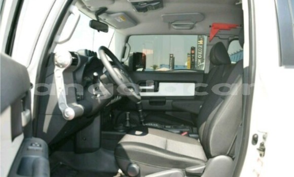 Comprar Novo Toyota FJ Cruiser Branco Carro em Luanda em Luanda Province Comprar Novo Toyota FJ Cruiser Branco Carro em Luanda em Luanda Province