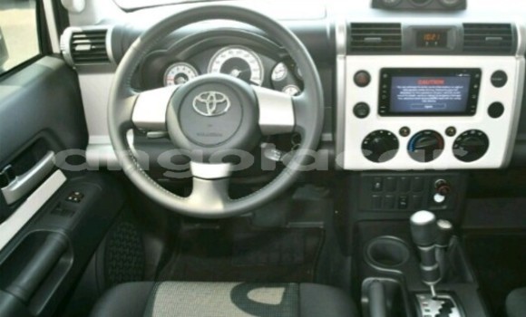 Comprar Novo Toyota FJ Cruiser Branco Carro em Luanda em Luanda Province Comprar Novo Toyota FJ Cruiser Branco Carro em Luanda em Luanda Province