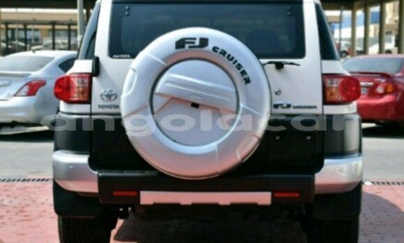 Comprar Novo Toyota FJ Cruiser Branco Carro em Luanda em Luanda Province Comprar Novo Toyota FJ Cruiser Branco Carro em Luanda em Luanda Province
