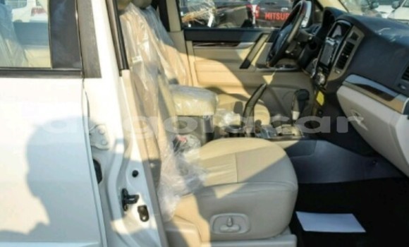 Comprar Novo Mitsubishi Pajero Branco Carro em Luanda em Luanda Province Comprar Novo Mitsubishi Pajero Branco Carro em Luanda em Luanda Province