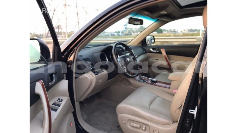 Big with watermark toyota highlander bengo province import dubai 4978