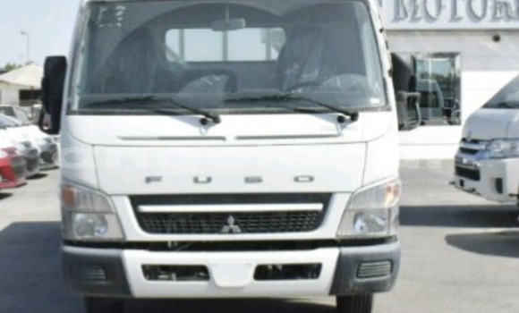Buy New Mitsubishi Carisma White Car in Luanda in Luanda Province Buy New Mitsubishi Carisma White Car in Luanda in Luanda Province