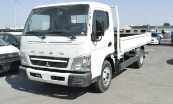 Buy New Mitsubishi Carisma White Car in Luanda in Luanda Province Buy New Mitsubishi Carisma White Car in Luanda in Luanda Province