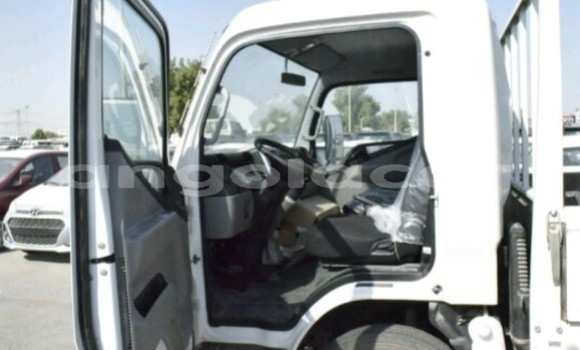 Buy New Mitsubishi Carisma White Car in Luanda in Luanda Province Buy New Mitsubishi Carisma White Car in Luanda in Luanda Province