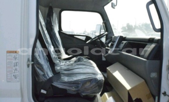 Buy New Mitsubishi Carisma White Car in Luanda in Luanda Province Buy New Mitsubishi Carisma White Car in Luanda in Luanda Province