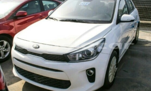 Acheter Neuf Voiture Kia rio Blanc à Luanda, Province de Luanda Acheter Neuf Voiture Kia rio Blanc à Luanda, Province de Luanda