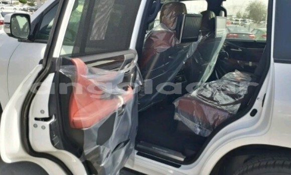 Buy New Lexus LX 570 White Car in Luanda in Luanda Province Buy New Lexus LX 570 White Car in Luanda in Luanda Province