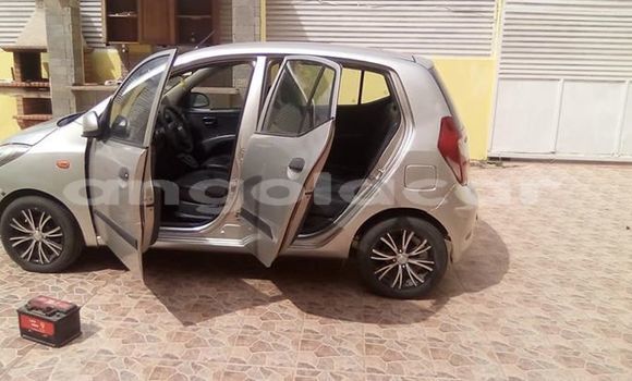 Comprar Usado Hyundai i10 Prata Carro em Luanda em Luanda Province Comprar Usado Hyundai i10 Prata Carro em Luanda em Luanda Province