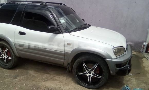 Comprar Usado Toyota RAV4 Branco Carro em Luanda em Luanda Province Comprar Usado Toyota RAV4 Branco Carro em Luanda em Luanda Province