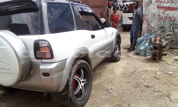 Comprar Usado Toyota RAV4 Branco Carro em Luanda em Luanda Province Comprar Usado Toyota RAV4 Branco Carro em Luanda em Luanda Province