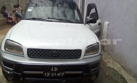 Comprar Usado Toyota RAV4 Branco Carro em Luanda em Luanda Province Comprar Usado Toyota RAV4 Branco Carro em Luanda em Luanda Province
