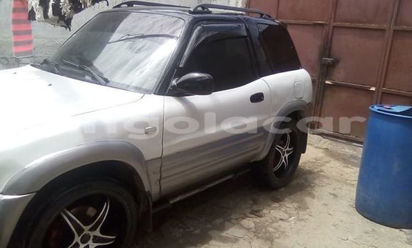 Comprar Usado Toyota RAV4 Branco Carro em Luanda em Luanda Province Comprar Usado Toyota RAV4 Branco Carro em Luanda em Luanda Province