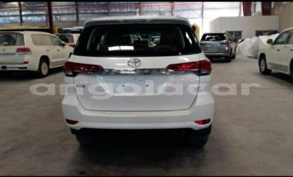 Buy Used Toyota Fortuner White Car in Luanda in Luanda Province Buy Used Toyota Fortuner White Car in Luanda in Luanda Province