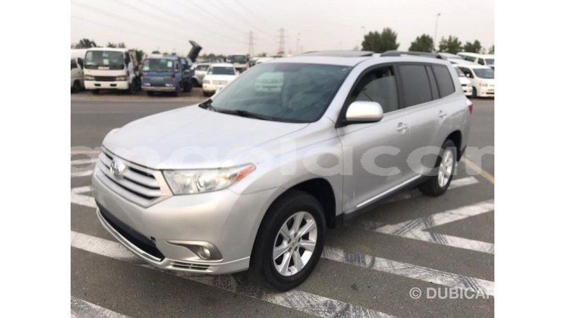 Big with watermark toyota highlander bengo province import dubai 5354