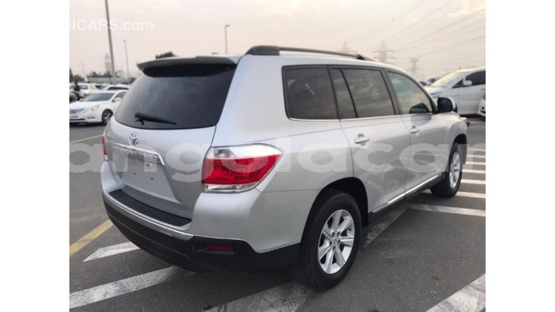 Big with watermark toyota highlander bengo province import dubai 5354
