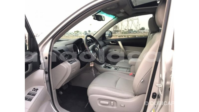 Big with watermark toyota highlander bengo province import dubai 5354