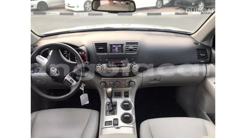 Big with watermark toyota highlander bengo province import dubai 5354