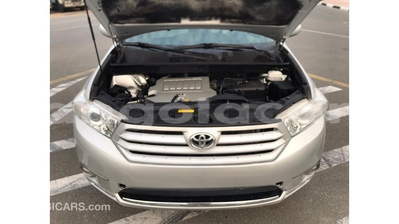 Big with watermark toyota highlander bengo province import dubai 5354