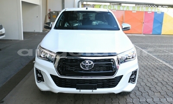 Comprar Novo Toyota Hilux Branco Carro em N'zeto em Zaire Comprar Novo Toyota Hilux Branco Carro em N'zeto em Zaire