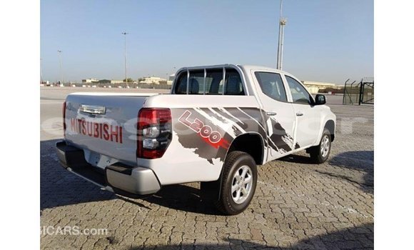 Comprar Importar Mitsubishi L200 Branco Carro em Import - Dubai em Bengo Province Comprar Importar Mitsubishi L200 Branco Carro em Import - Dubai em Bengo Province