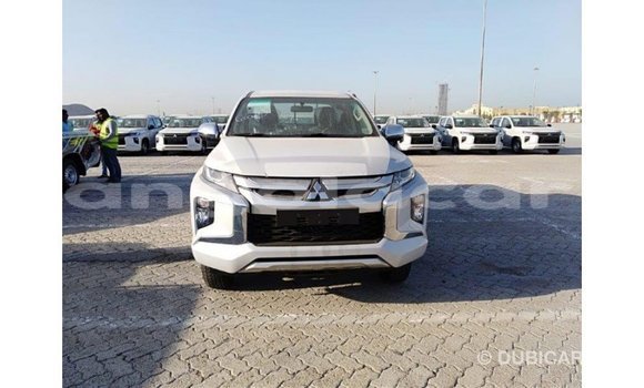 Comprar Importar Mitsubishi L200 Branco Carro em Import - Dubai em Bengo Province Comprar Importar Mitsubishi L200 Branco Carro em Import - Dubai em Bengo Province
