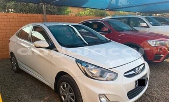 Buy Used Hyundai Accent White Car in Namibe in Namibe Province Buy Used Hyundai Accent White Car in Namibe in Namibe Province