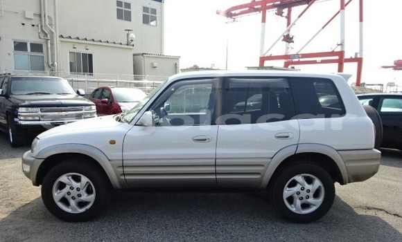 Buy New Toyota RAV4 White Car in Luanda in Luanda Province Buy New Toyota RAV4 White Car in Luanda in Luanda Province