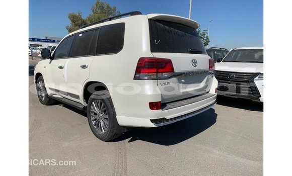 Comprar Importar Toyota Land Cruiser Branco Carro em Import - Dubai em Bengo Province Comprar Importar Toyota Land Cruiser Branco Carro em Import - Dubai em Bengo Province