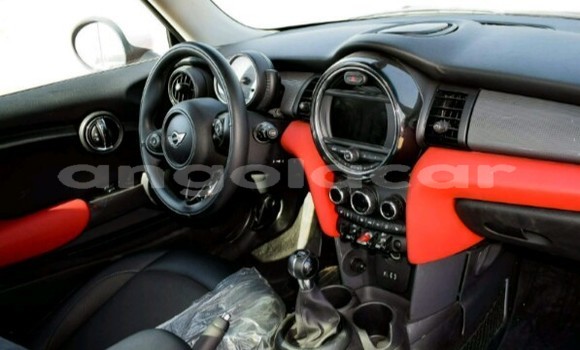 Acheter Neuf Voiture MINI Cooper Rouge à Luanda, Province de Luanda Acheter Neuf Voiture MINI Cooper Rouge à Luanda, Province de Luanda