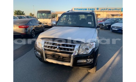 Comprar Importar Mitsubishi Pajero Preto Carro em Import - Dubai em Bengo Province Comprar Importar Mitsubishi Pajero Preto Carro em Import - Dubai em Bengo Province