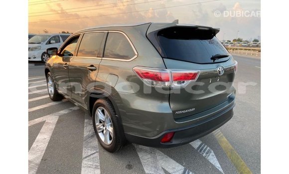 Comprar Importar Toyota Highlander Verde Carro em Import - Dubai em Bengo Province Comprar Importar Toyota Highlander Verde Carro em Import - Dubai em Bengo Province